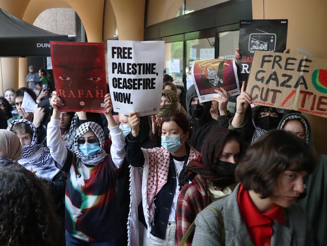 MELBOURNE, AUSTRALIA - NewsWire Photos, MAY 17, 2024. Pro Palestine protesters continue to occupy the Arts Building at Melbourne University. Students gather to listen to a press conference outside the building.  Picture: NewsWire / David Crosling