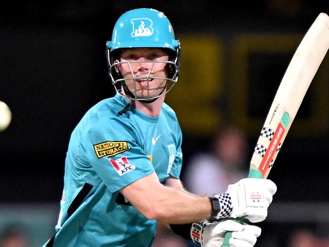 BRISBANE, AUSTRALIA - JANUARY 11: Jimmy Peirson of the Heat plays a shot during the Men's Big Bash League match between the Brisbane Heat and the Perth Scorchers at The Gabba, on January 11, 2023, in Brisbane, Australia. (Photo by Bradley Kanaris/Getty Images)