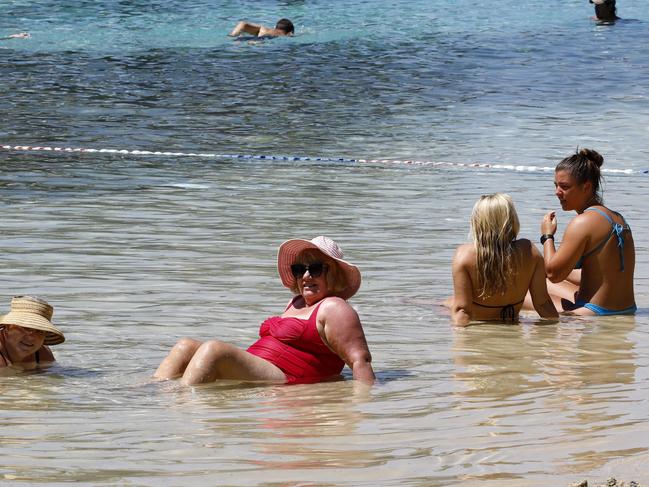 BRISBANE, AUSTRALIA - NewsWire Photos MARCH 17, 2023: People were seen cooling off and getting a tan at South Bank in Brisbane, as the east coast is entering its second day of a four day heat surge to wrap up summer . Picture: NCA NewsWire/Tertius Pickard