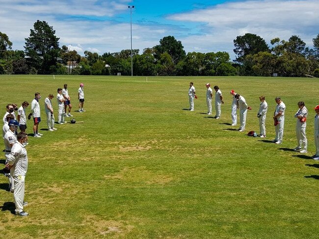 Sorrento and Old Peninsula players observe a minute's silence in memory of Geoff Morgan.