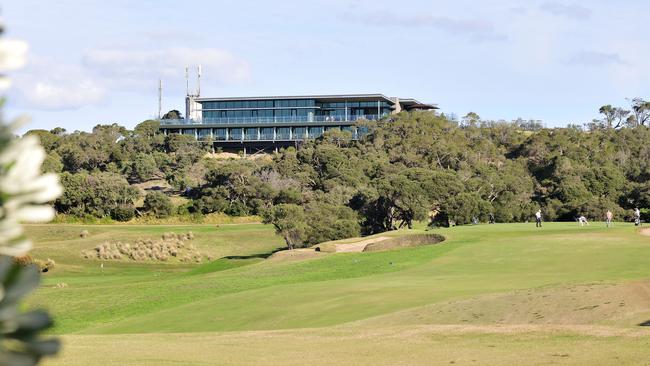 The merger between the Portsea Golf Club and Sorrento golf club has hit the rough.