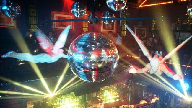 07 Jul 2000 - Heaven Nightclub in the /Valley - the Bar area.  PicSteve/Pohlner discos nightclubs interior illuminations mirror ball laser lights
