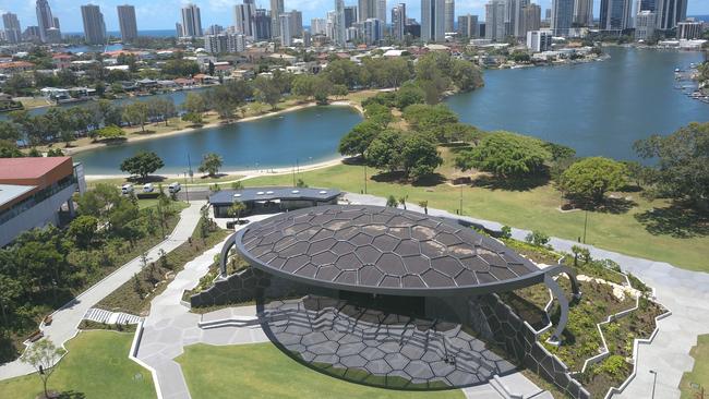 The new outdoor stage, which took almost two years and more than 1500 workers to build, is framed by a 100-tonne self supporting screen that protects performers from sun and glare.