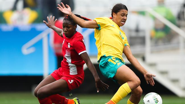 Australia’s Sam Kerr (R).