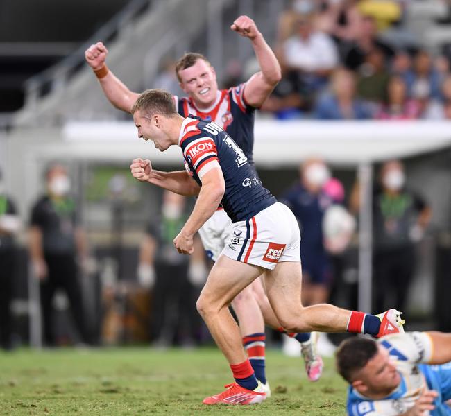 Sam Walker kicks the winning field goal against the Titans. Picture: NRL Images