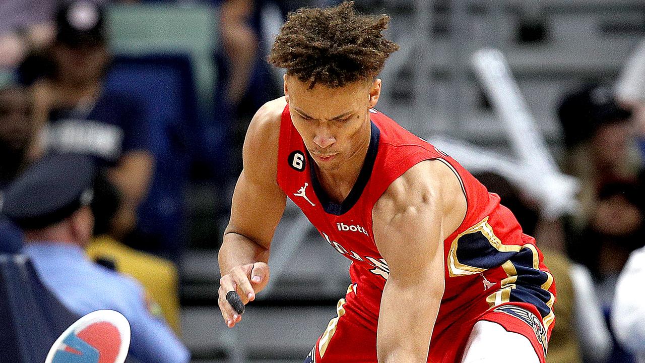 NEW ORLEANS, LOUISIANA - OCTOBER 25: Dyson Daniels #11 of the New Orleans Pelicans steals the ball from Luka Doncic #77 of the Dallas Mavericks during the first quarter at Smoothie King Center on October 25, 2022 in New Orleans, Louisiana. NOTE TO USER: User expressly acknowledges and agrees that, by downloading and or using this photograph, User is consenting to the terms and conditions of the Getty Images License Agreement. (Photo by Sean Gardner/Getty Images)