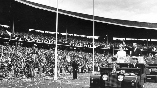 The royal family was driven around the ground in two open cars during the half-time interval. After meeting the members of both teams, the visitors watched the third quarter.