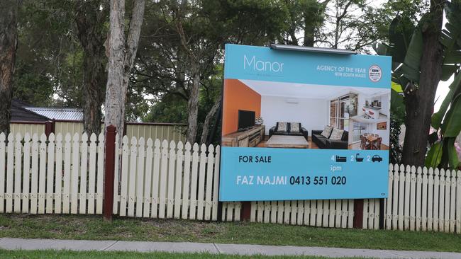 Households need a gross income of at least $200,000 a year to ‘comfortably’ afford a mid-priced home in Sydney. Picture: NCA Newswire/Gaye Gerard