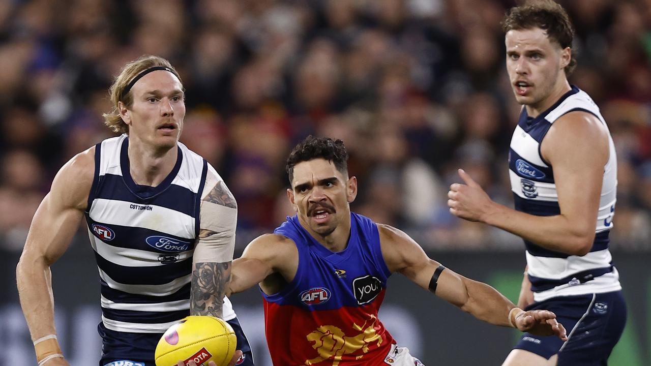 MELBOURNE, AUSTRALIA - SEPTEMBER 16: Tom Stewart of the Cats handballs during the AFL First Preliminary match between the Geelong Cats and the Brisbane Lions at Melbourne Cricket Ground on September 16, 2022 in Melbourne, Australia. (Photo by Darrian Traynor/AFL Photos/Getty Images)