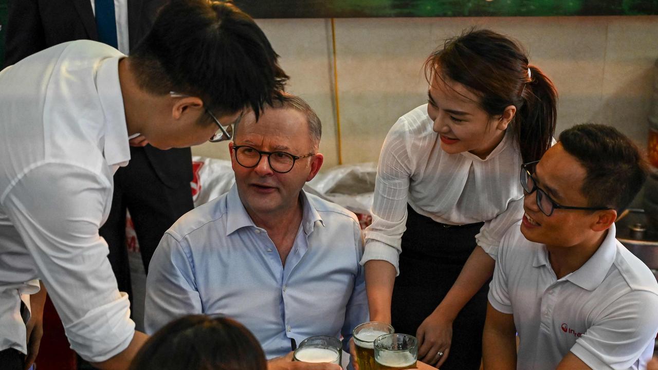 Australia's Prime Minister Anthony Albanese was swamped by media and locals while eating bahn mi and drinking beer in Hanoi. Picture: Nhac NGUYEN / AFP