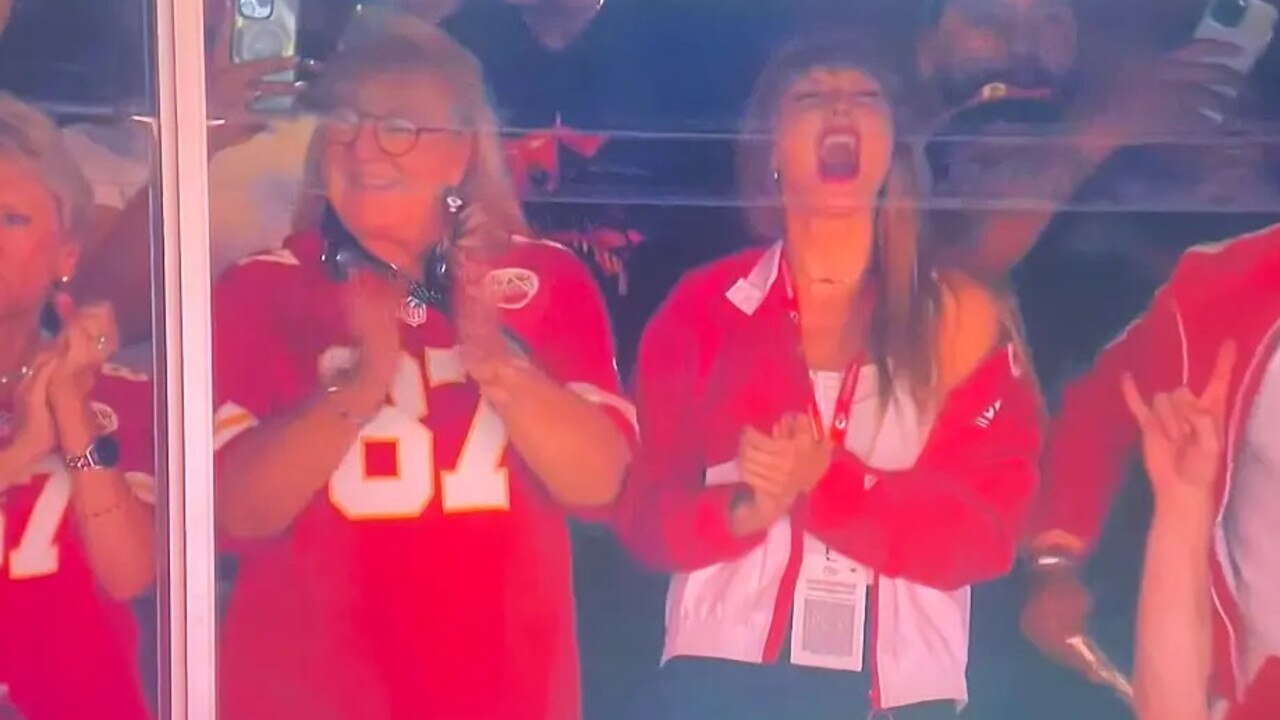 Taylor Swift loves meeting a mum. Picture: Fox