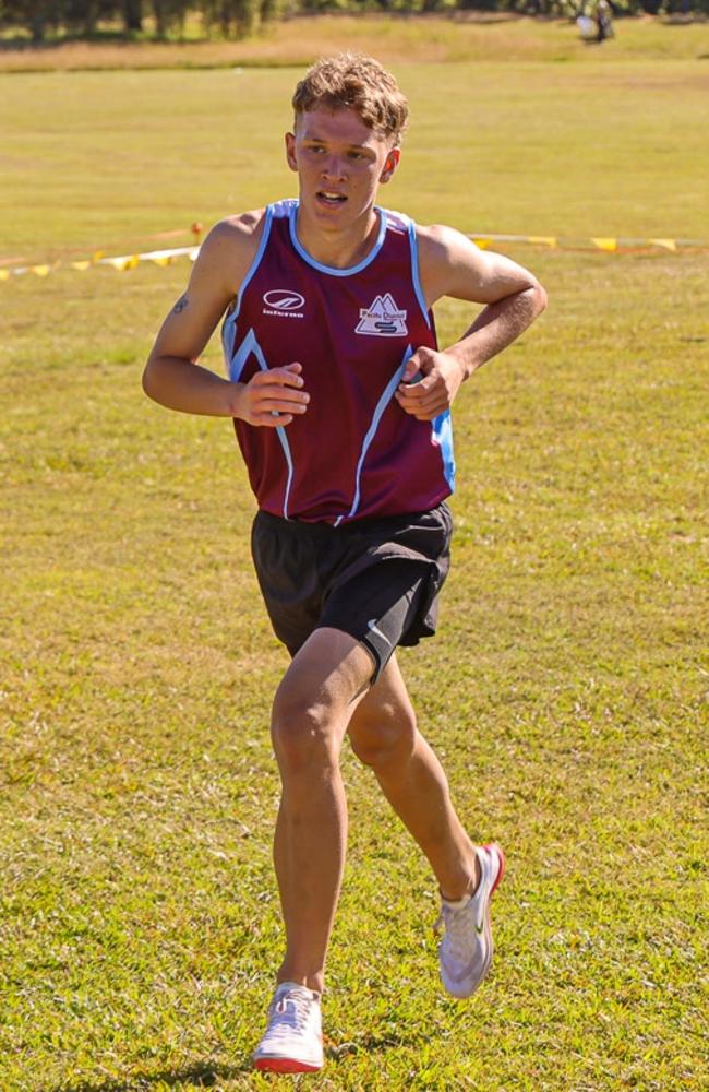 Caiden MacFarlane won the Australian 800m and 1500m titles in 2022 for both School Sport and Athletics Australia.