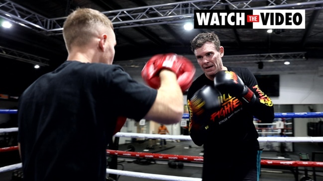 Cameron Mooney spars with former IBO world super featherweight champion Will Tomlinson