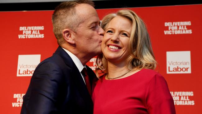 Opposition leader Bill Shorten kisses his wife Chloe Shorten at the 2018 Victorian Labor State Conference. Picture: AAP Image/Tracey Nearmy