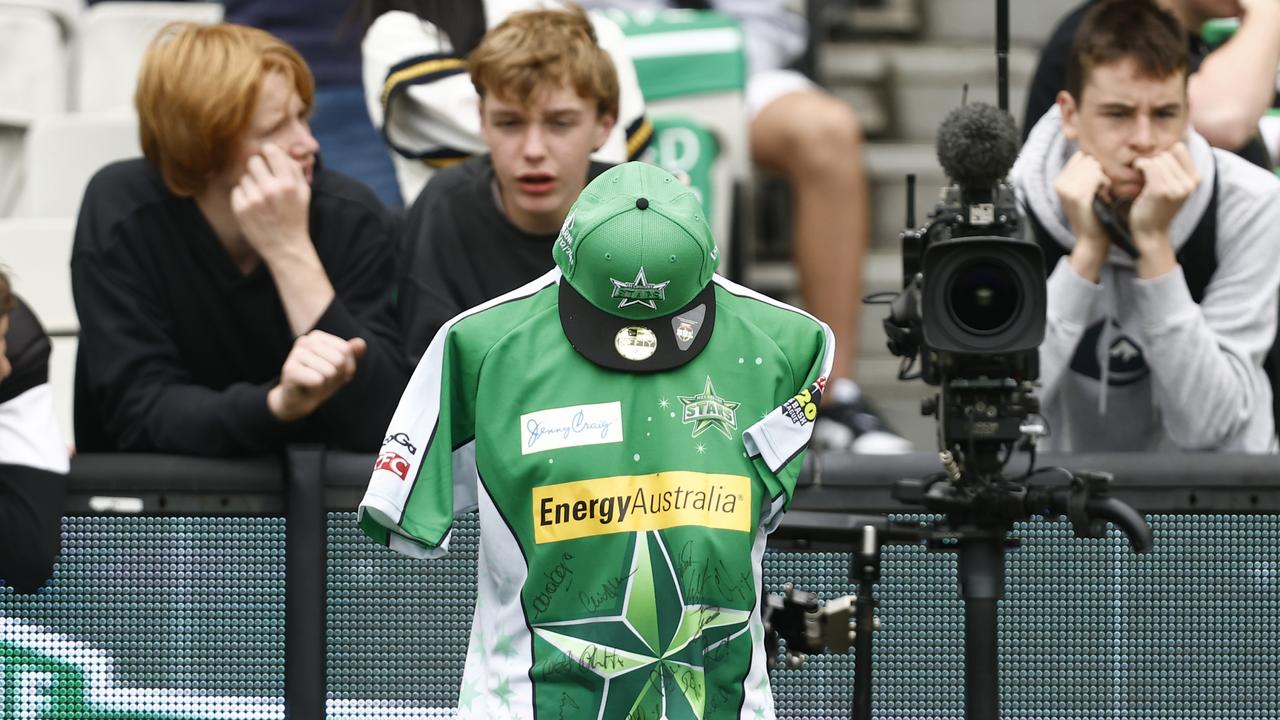 A Shane Warne Melbourne Stars playing shirt is seen on the boundary. Picture: Darrian Traynor