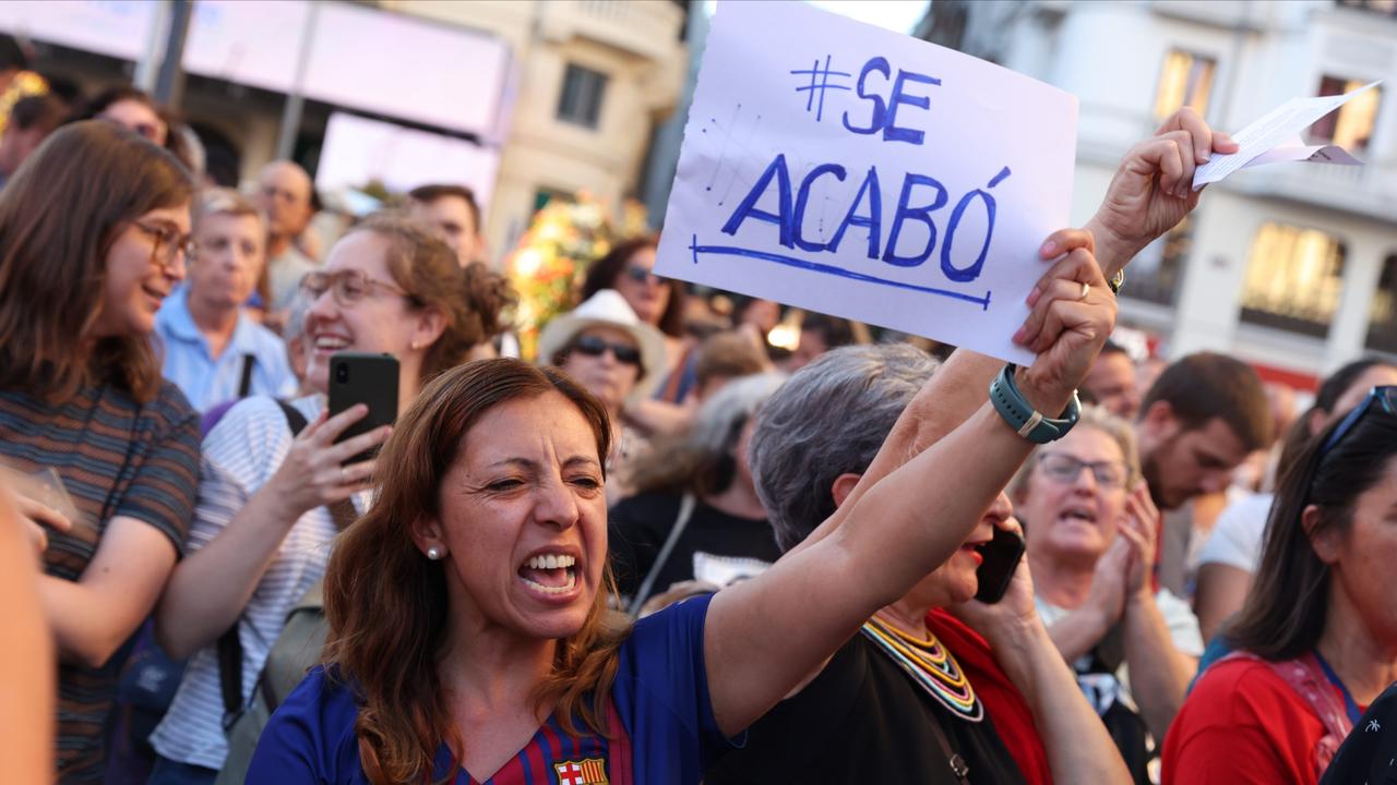 Fans are protesting Rubiales. Photo by Aldara Zarraoa/Getty Images