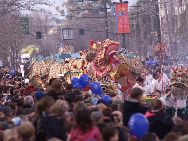 The world's biggest dragon, Sun Loong, welcomes the Olympic torch to Bendigo in 2000.