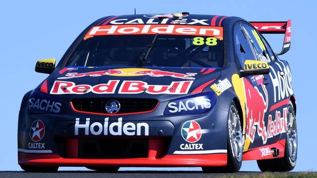 Jamie Whincup wins Race 18.