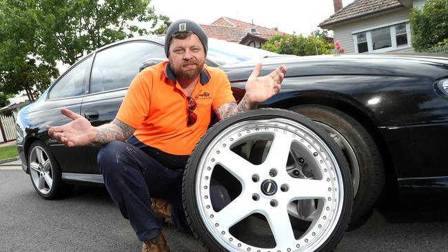 Leni Van Der Werff with his damaged wheel. Picture: Hamish Blair