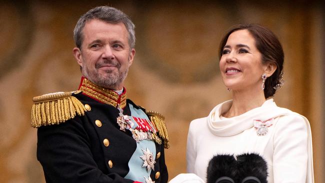 TOPSHOT - King Frederik X of Denmark and Queen Mary of Denmark stand the balcony of Christiansborg Palace in Copenhagen, Denmark on January 14, 2024, after a declaration on the accession to the throne by the Danish prime minister. Denmark turned a page in its history on January 14 as Queen Margrethe II abdicated the throne and her son became King Frederik X, with more than 100,000 Danes turning out for the unprecedented event. (Photo by Bo Amstrup / Ritzau Scanpix / AFP) / Denmark OUT