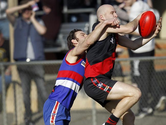 Matt Perri marks on the lead for Leitchville-Gunbower. Picture: Yuri Kouzmin.