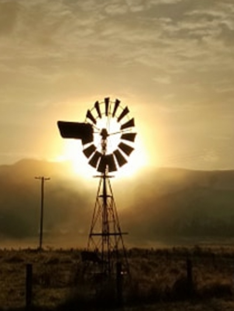 Keith Parker's windmill photos from Lynches Creek Rd near Kyogle.