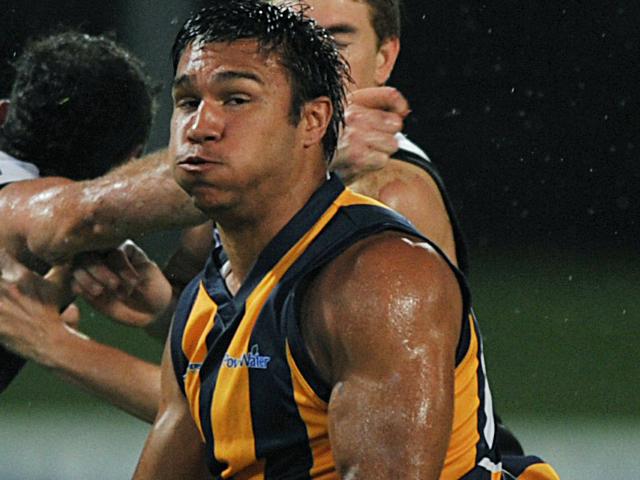 NTFL @ Marrara Wanderes V Sth Districts>>> Wanderes no 4 Josh Cubillo on the lead against Southern Districts last night.