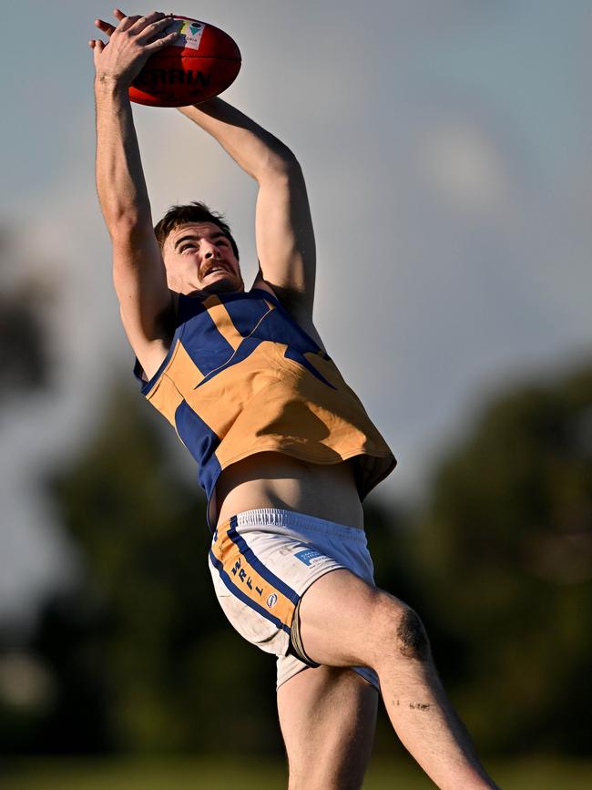 WRFL: Sunshine’s Tom Mundy holds onto the mark. Picture: Andy Brownbill