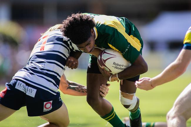 DJ Colaivalu runs the ball. Picture courtesy of Holly Hope.