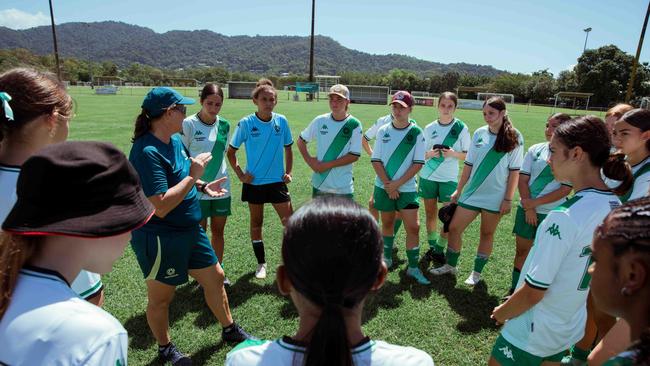 FQ Academy Far North &amp; Gulf players work with Junior Matildas players and staff.