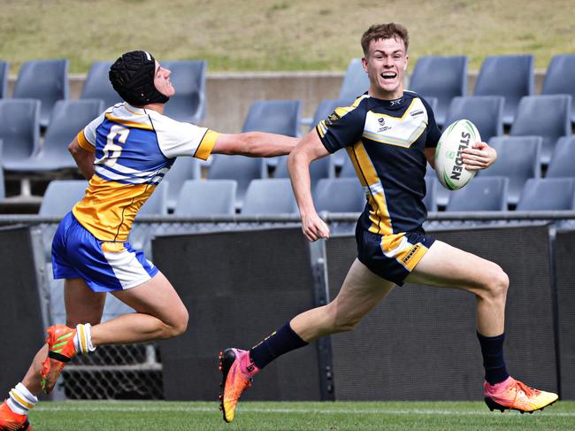 Lachlan Galvin in full flight for Westfields Sports High. Picture: Adam Yip