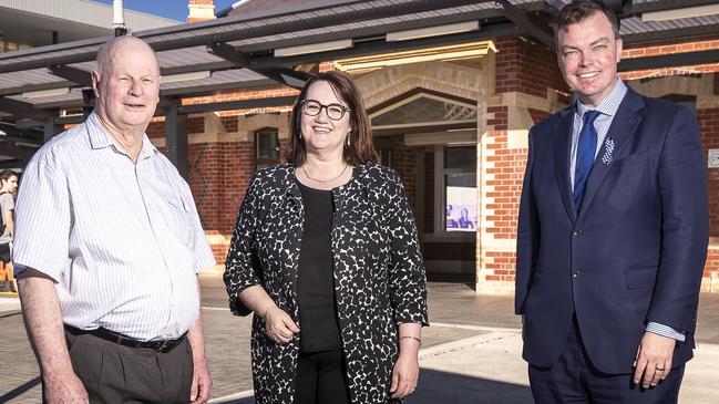 Ringwood RSL president David Jamison, Ringwood MP Dee Ryall and Opposition police spokesman Edward O'Donohue at Ringwood railway station. Photos: Daniel Pockett