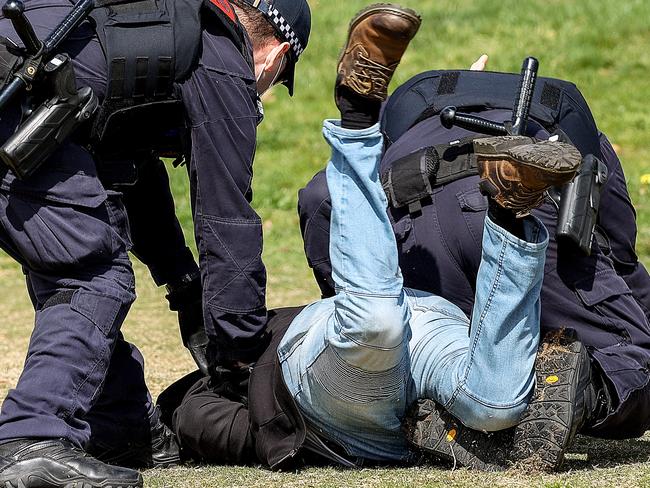 MELBOURNE, AUSTRALIA - NewsWire Photos 01 OCTOBER 2021 : A Reclaim The Line protestor is tackled by police at Maribyrnong Park in Maribyrnong. Picture : NCA NewsWire / Ian Currie