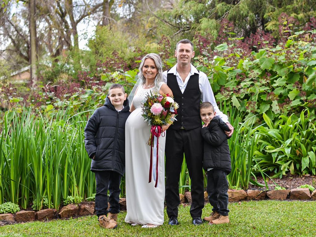 Kayla Lipsys and Benjamin Brewer, married at Al-Ru Farm, Sarah Anne's Photography. Kayla and Benjamin had a small ceremony, because of restrictions, and livestreamed the day to Ben’ family in Timaru, New Zealand.