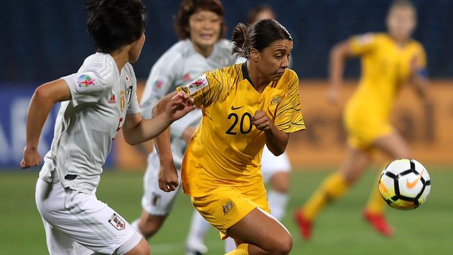 AMMAN, JORDAN — APRIL 20: Samantha May Kerr of Australia and Nana Ichise of Japan in action during the AFC Women's Asian Cup final between Japan and Australia at the Amman International Stadium on April 20, 2018 in Amman, Jordan. (Photo by Francois Nel/Getty Images)