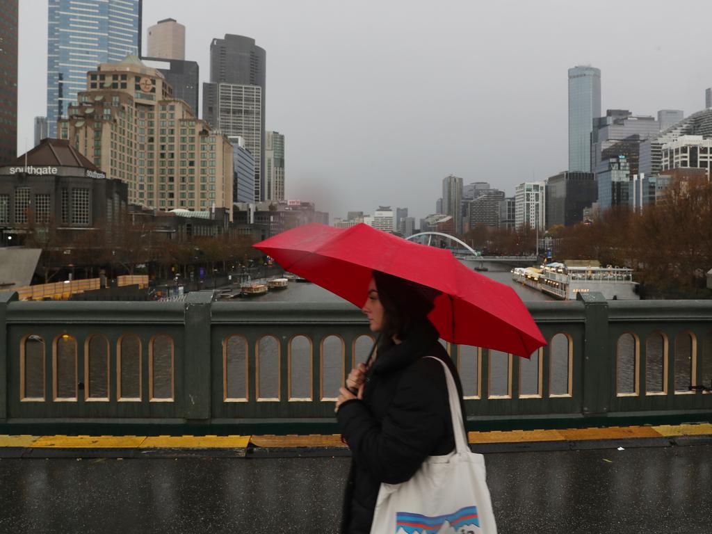 Melbourne woke to temperatures that felt like 2-3 degrees celsius. Picture: NCA NewsWire / David Crosling