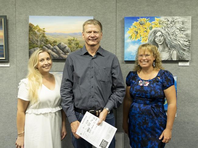 Emi-Jai Palmer, Steve Ray and Sharon Johnston at the Woollam Art on Show Awards 2022. Picture: Contributed