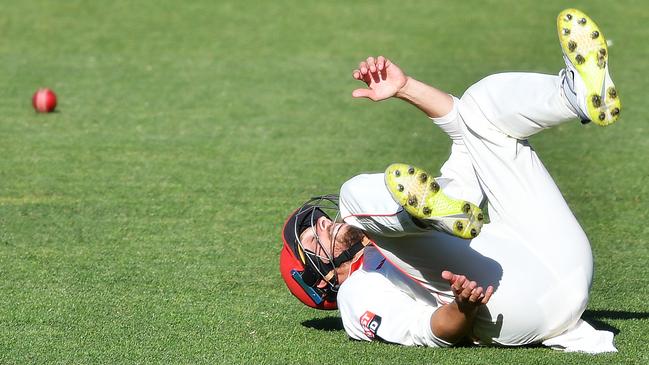 Jake Lehmann of the Redbacks misses a catch off George Bailey of Tasmania in the last over during day four of the Sheffield Shield match between South Australia and Tasmania at Adelaide Oval. Picture: Mark Brake/Getty Images