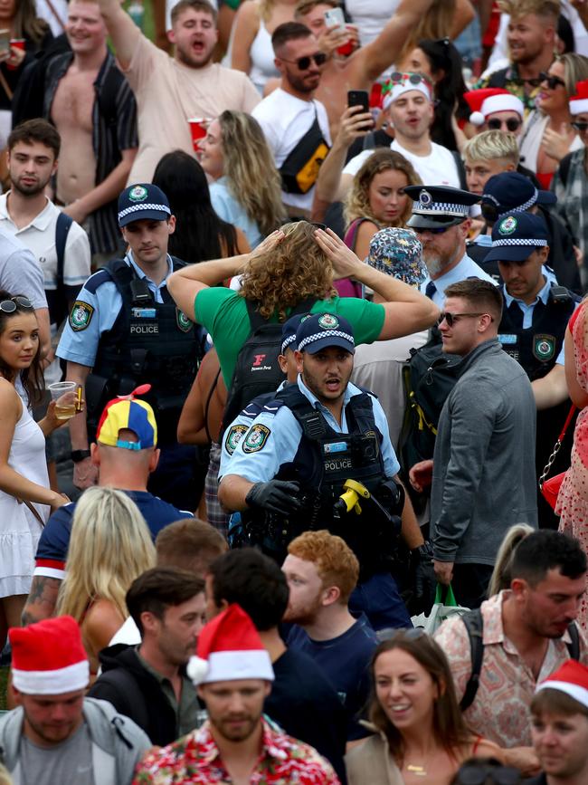 Police try to disperse a crowd on Bronte Beach on Christmas Day. Picture: Toby Zerna