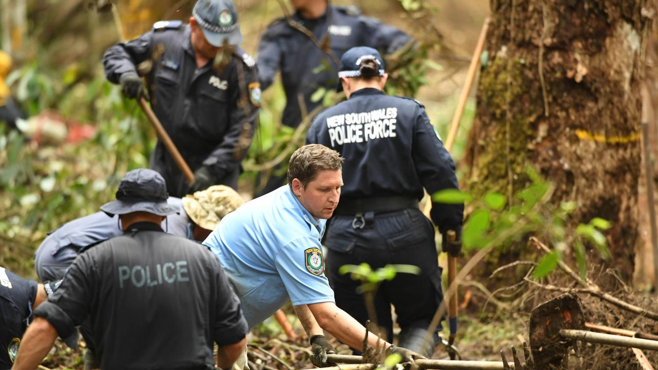 Strike Force Rosann detectives during a dig at Kendall in late 2021. Picture NCA NewsWire / Trevor Veale.