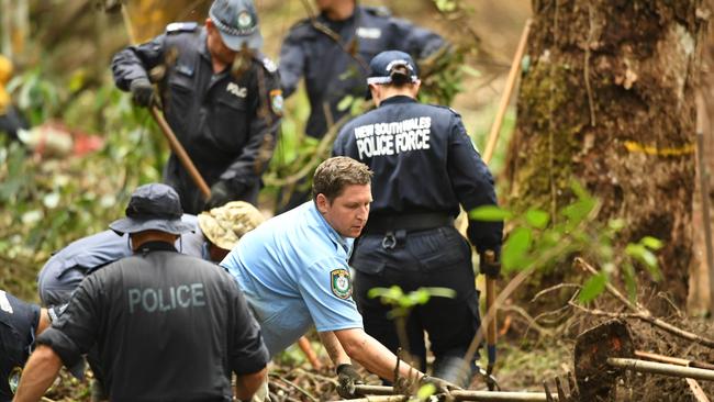 Strike Force Rosann detectives during a dig at Kendall in late 2021. Picture NCA NewsWire / Trevor Veale.