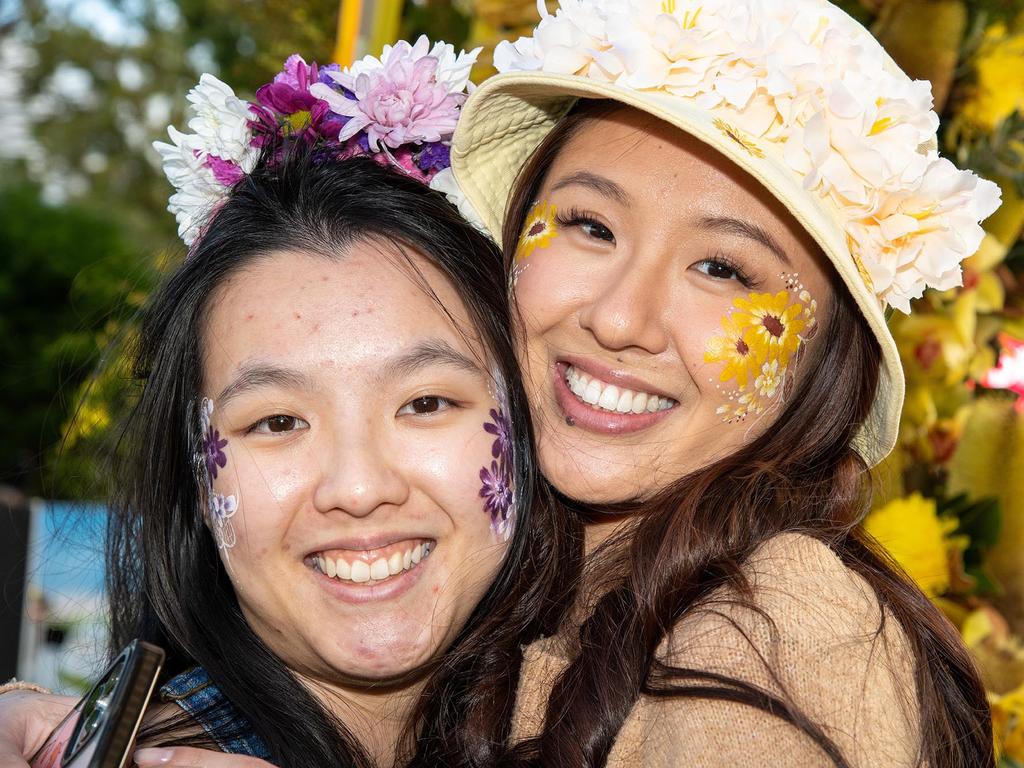 Sharon Loi (left) and Eileen Xu. Festival of Food and Wine, Queens Park, Toowoomba Carnival of Flowers. Saturday September 10, 2022 Picture: Bev Lacey