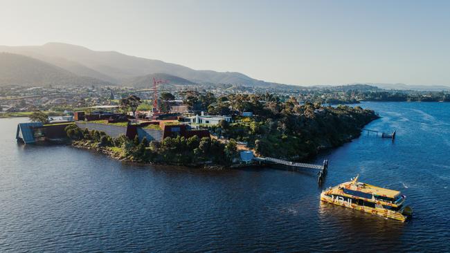 A journey, and a destination: the ferry arrives at Mona