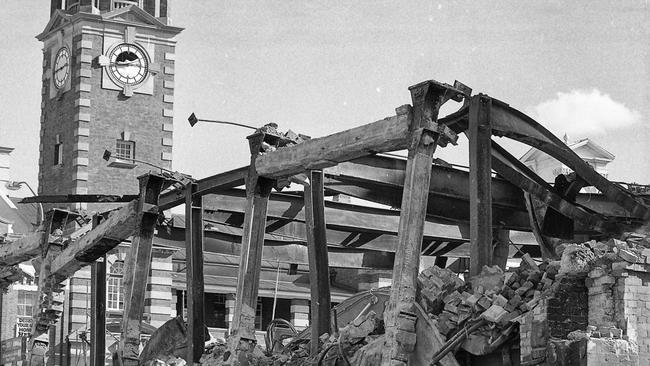 Historic: IpswichThe aftermath of the fire that destroyed Reids Department Store (formerly Cribb & Foote Department Store), on the corner of Brisbane and Bell Streets, which occurred on August 17, 1985.Photo Lyle Radford / Queensland Times