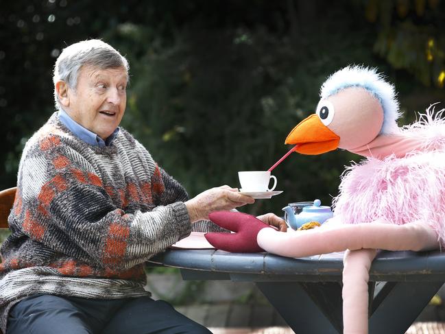 Ossie Ostrich creator Ernie Carroll dies, aged 92