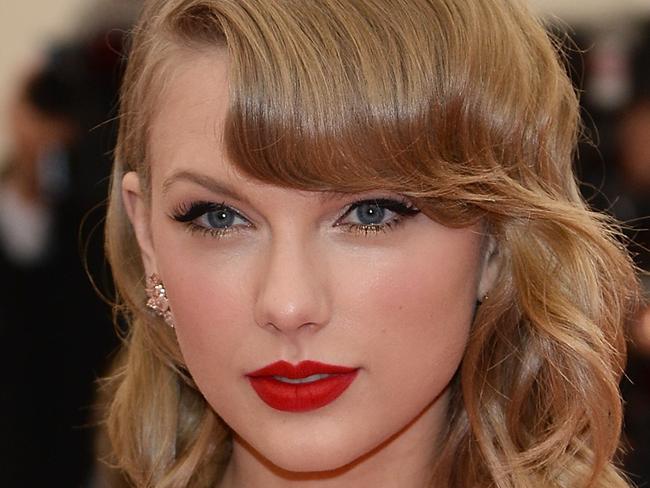 NEW YORK, NY - MAY 05: Musician Taylor Swift attends the "Charles James: Beyond Fashion" Costume Institute Gala at the Metropolitan Museum of Art on May 5, 2014 in New York City. (Photo by Dimitrios Kambouris/Getty Images)