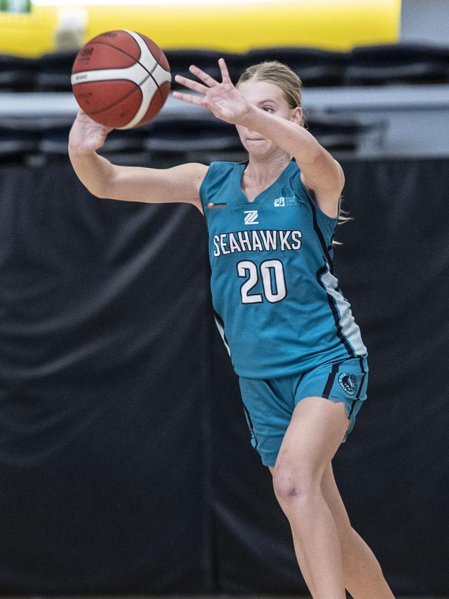 Sunny Lappin for Seahawks. Div 2 Gold Medal Match North Gold Coast Seahawks Teal vs Southern Districts Titans. Under 16 Girls State Basketball Championships. Friday, April 15, 2022. Picture: Nev Madsen.