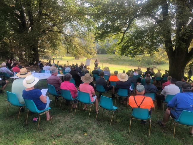Mitta Valley farmers meet to launch campaign against opening up river frontages adjoining their land to public camping