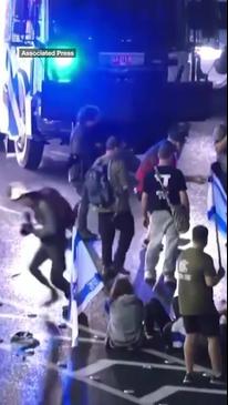 Tel Aviv protesters sprayed by police