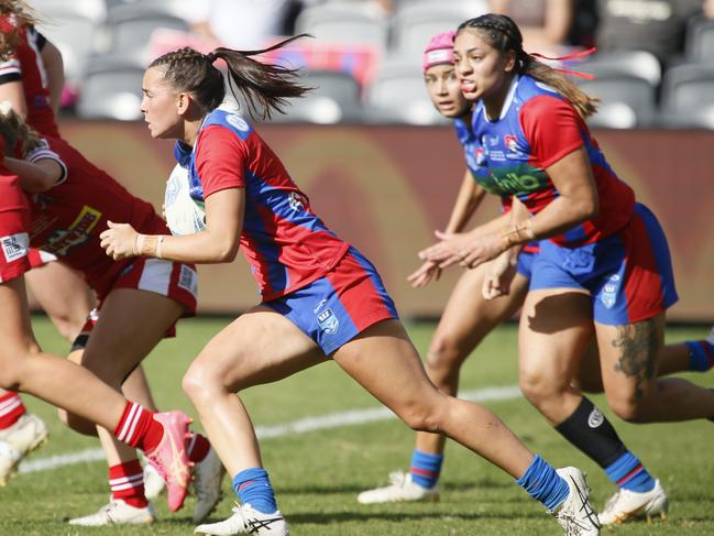 Lilly-Ann White strides out for Newcastle. Picture: Warren Gannon Photography